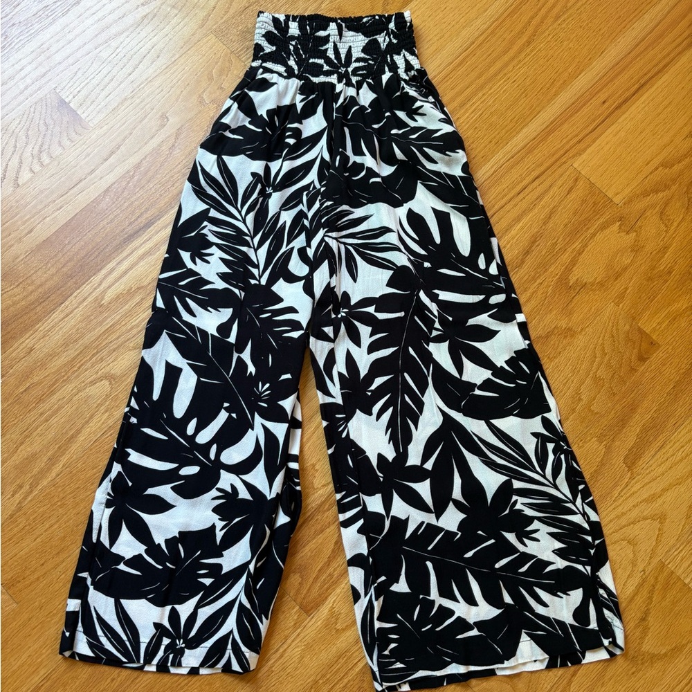 Steve Madden Black & White Tropical Wide-Leg Pants